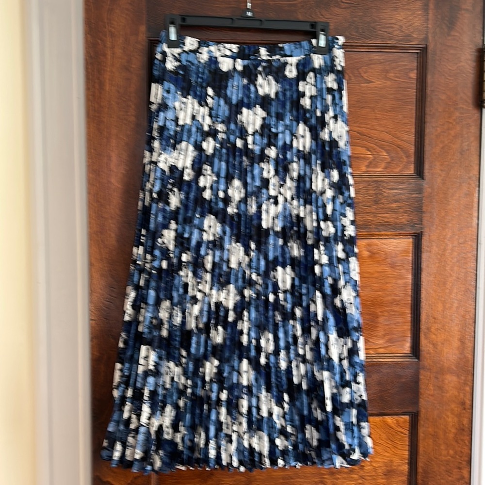 Floral print pleated midi skirt